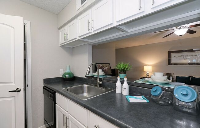 1 bed, 1 bath, 745 sqft, $835