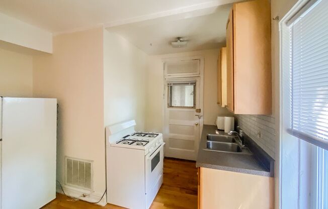 1 bed, 1 bath, 645 sqft, $1,850, Unit 3525.5-3S