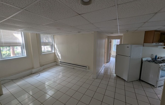 2 beds, 1 bath, $2,900, Unit 1