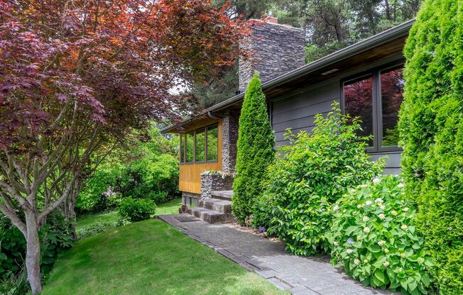 2 Level Mid-Century home for lease! Tour today!