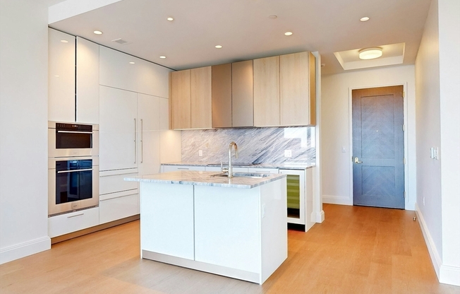 1 bed, 1 bath, 882 sqft, $6,500, Unit 4011