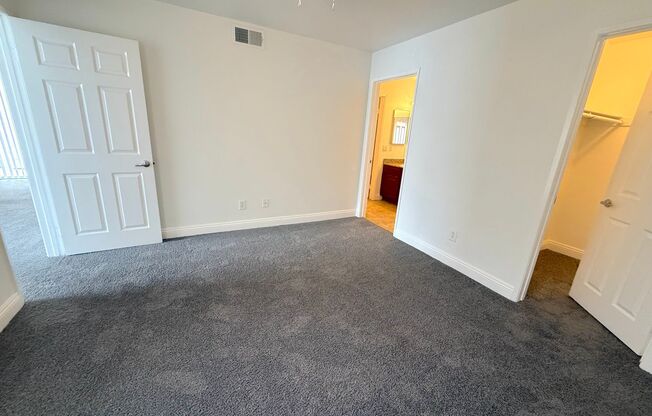 2 beds, 2 baths, $1,050, Unit UNIT 2039