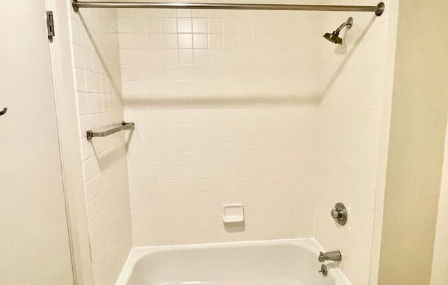 2 beds, 2 baths, $5,800, Unit Unit 520