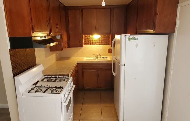 2 beds, 1 bath, $1,995