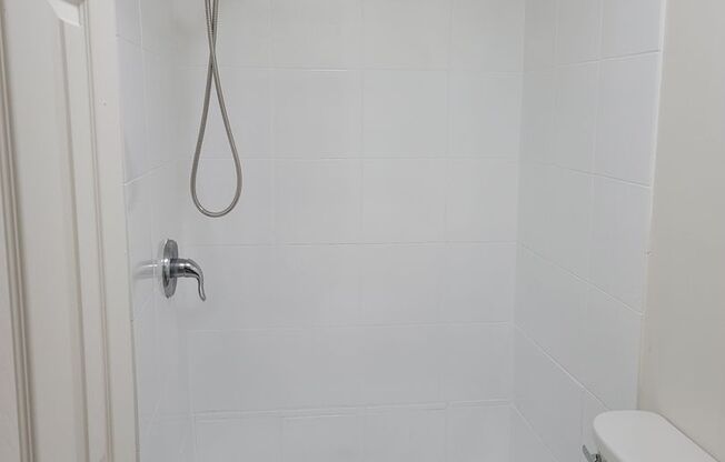 Studio, 1 bath, 200 sqft, $1,355, Unit JR. UNIT