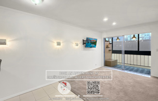 Bright 1 bed/1 bath located in the heart of Rockridge includes water, garbage, 1 parking!