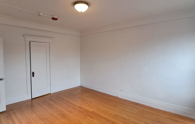 1 bed, 1 bath, 725 sqft, $3,000, Unit 44