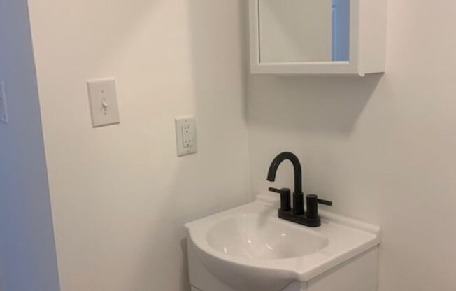 3 beds, 1 bath, $1,300