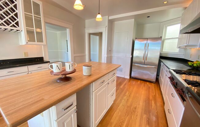 Stunning 3-Bedroom Condo W/ Low Deposit for Lease Next to Dolores Park!