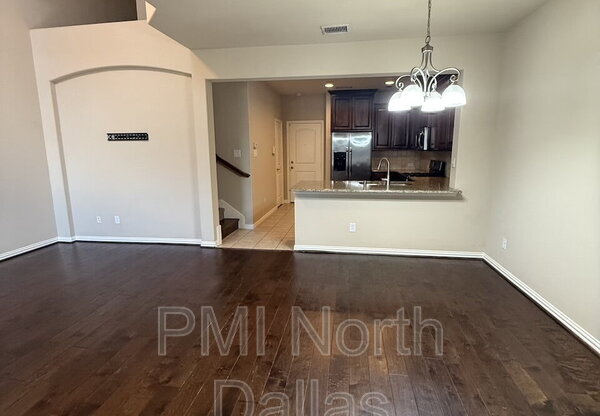 528 S GREENVILLE AVE