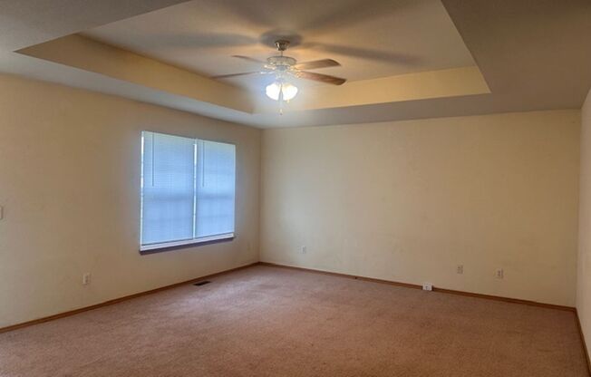 All brick 3 bed 2 bath home in SE Springfield neighborhood