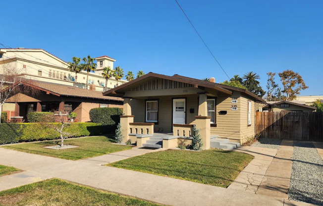 3 Bedroom, 1 Bathroom Home – Ideal for Students & Families near Chapman University