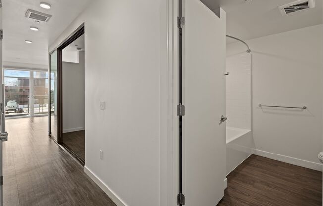 1 bed, 1 bath, 565 sqft, $1,965, Unit 505