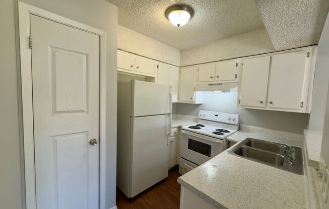 1 bed, 1 bath, 800 sqft, $925, Unit 203