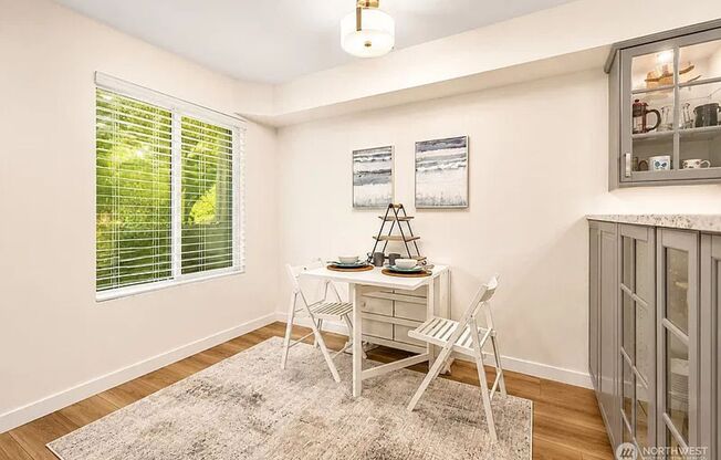 3 beds, 1 bath, $2,700, Unit UNIT 102