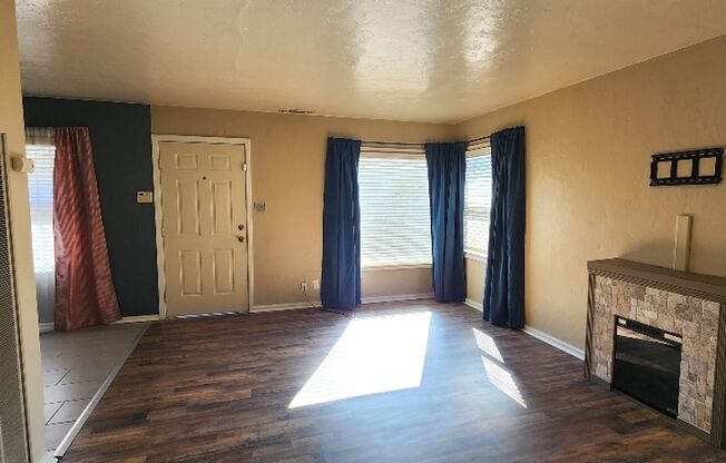 2 beds, 1 bath, $2,350