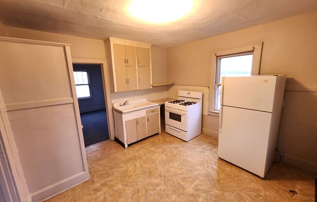 SW 1208 13th St E. Moline