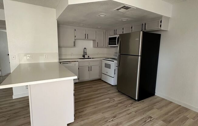 Newly remodeled condo close to Summerlin!