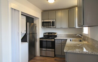 2 bedroom 1 bath duplex in downtown Kent