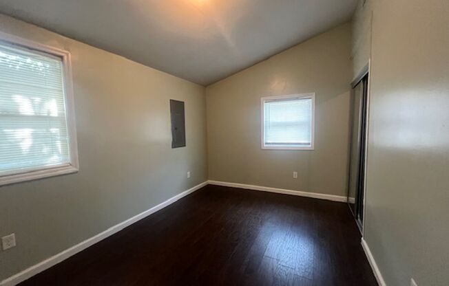 3 beds, 1 bath, $1,000