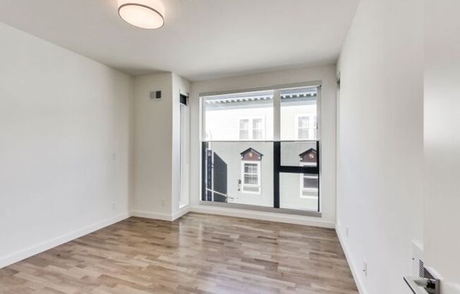 2 beds, 1 bath, $3,395, Unit 5 Hallam