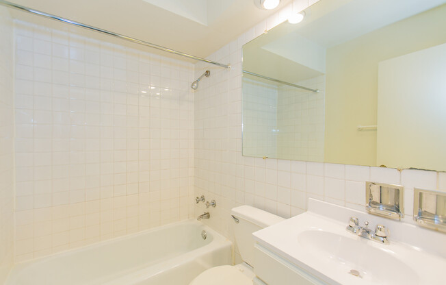 1 bed, 1 bath, 700 sqft, $1,825, Unit 420