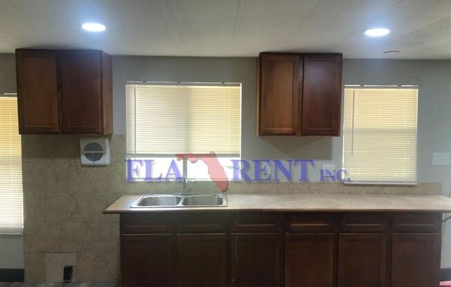 Newly renovated 4/2 Mobile home on large lot in Orlando**