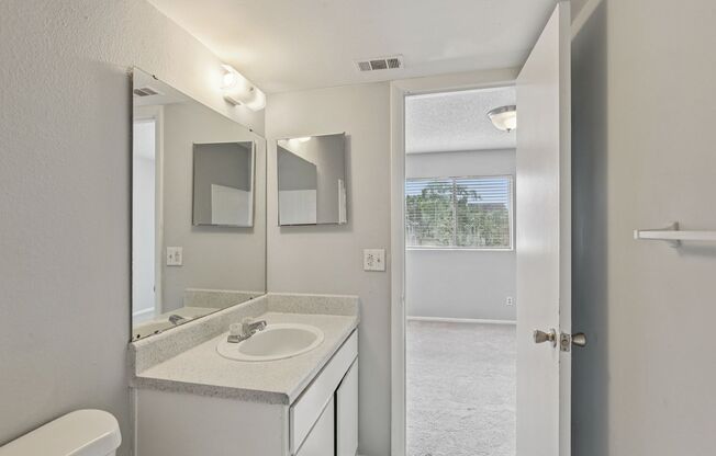 2 beds, 1.5 baths, 850 sqft, $1,490