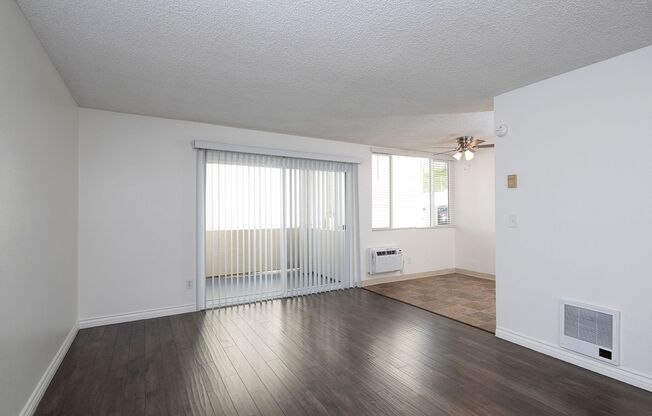 2 beds, 1.5 baths, 885 sqft, $2,350, Unit 067