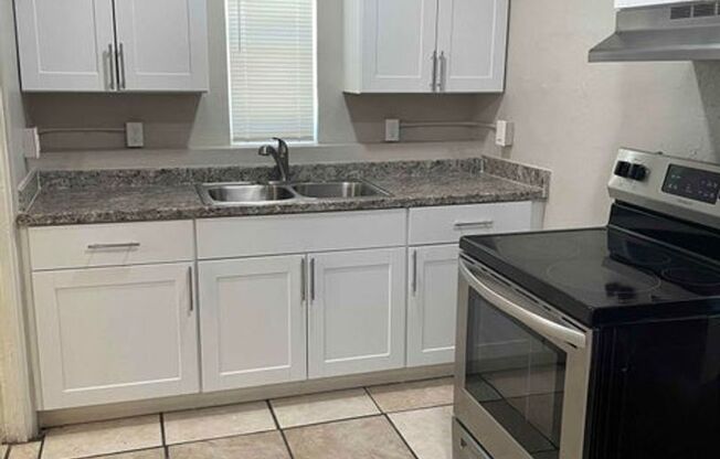 1 bed, 1 bath, 625 sqft, $1,100, Unit #4