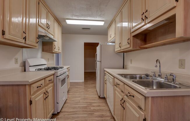 2 beds, 1 bath, $1,275