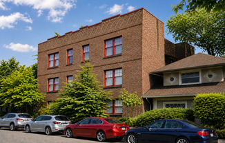 Huntington Arms - Located on the west slope of Capitol Hill