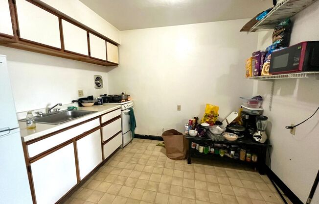 2 beds, 1 bath, $1,195, Unit 308