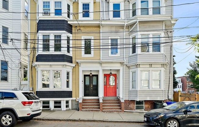 159 W 7 ST