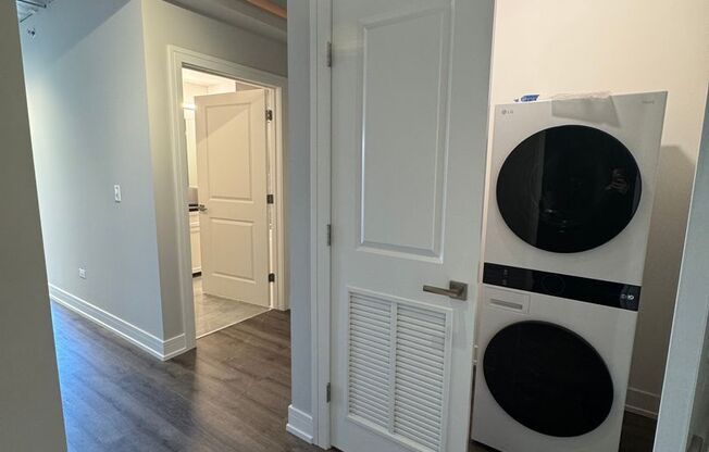 Studio, 1 bath, 418 sqft, $1,900, Unit 952-801