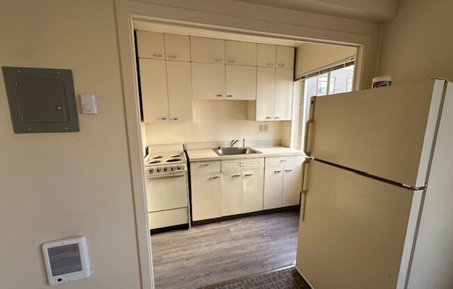 Studio, 1 bath, 348 sqft, $1,197, Unit 306B