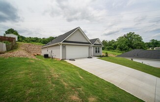 Lovely 3 BR, 2 BA Ranch Home, 2 Car Garage -- Conveniently Located Between Spartanburg & Greenville, Near The Inland Port