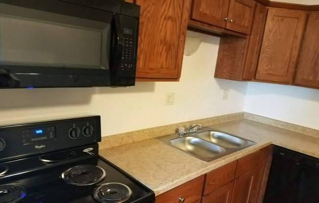 1 bed, 1 bath, 700 sqft, $850, Unit 801 West Crestwood Drive Apt 101