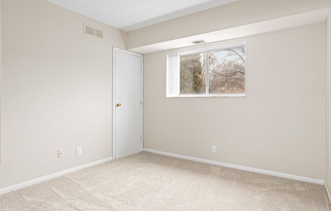 2 beds, 1 bath, 800 sqft, $1,100, Unit 379-206