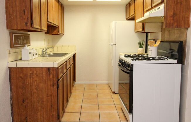 2520 San Jose 2B Highland Park Charm: Cozy 2-Bedroom Condo with Fireplace and Garage