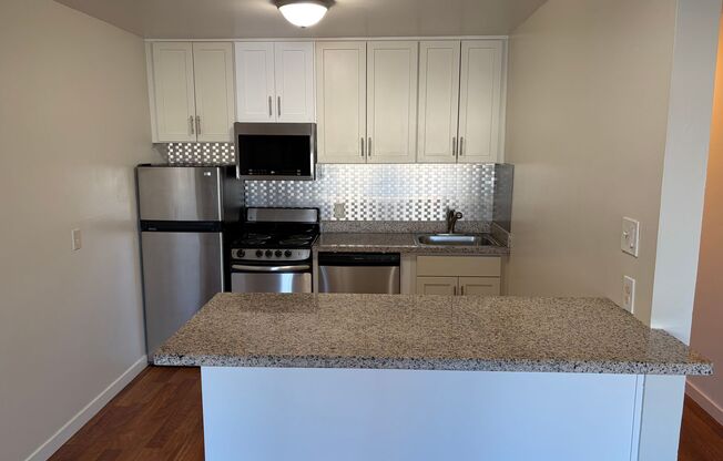 Remodeled Studio in the Haight**Elevator Building with Laundry**Open House**Sat/Sun 1:30-2:30**