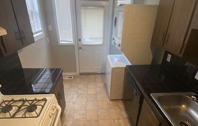 2 beds, 1 bath, 1,700 sqft, $2,150