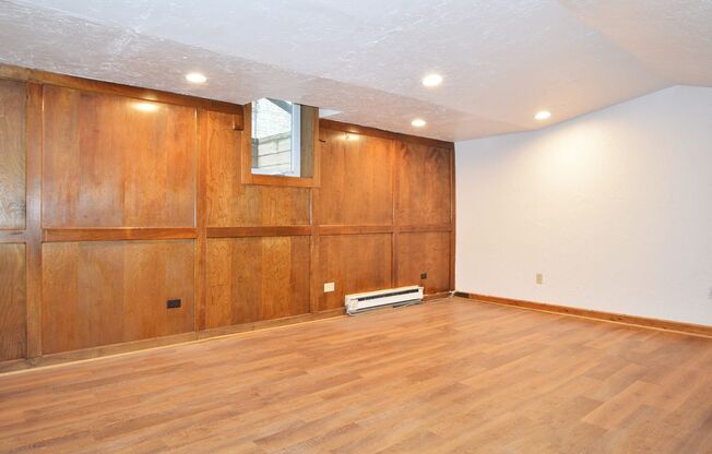 1 bed, 1 bath, 410 sqft, $950, Unit 3 - B2