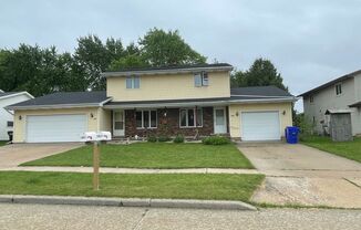 1825 - 1827 W Brewster St