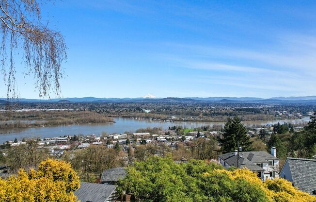 Charming 3 Bedroom 2 Bath home in the Hillsdale Neighborhood of SW Portland