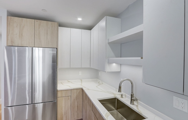 843 E 5 ST