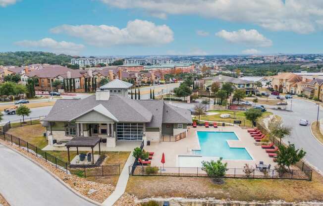 Overlook at Stone Oak Park Apartments