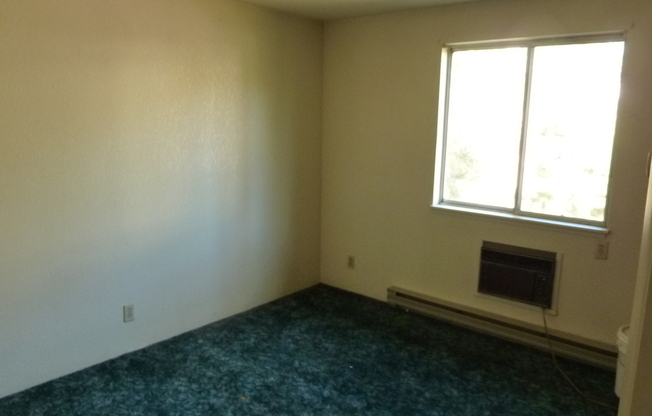 2 beds, 1 bath, 864 sqft, $995, Unit 4