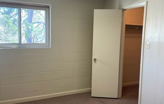 2 beds, 1 bath, $775, Unit TT112