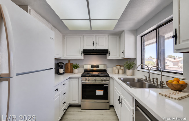 Updated Second -Floor 2Bed/2Bath Condo located in Green Valley North